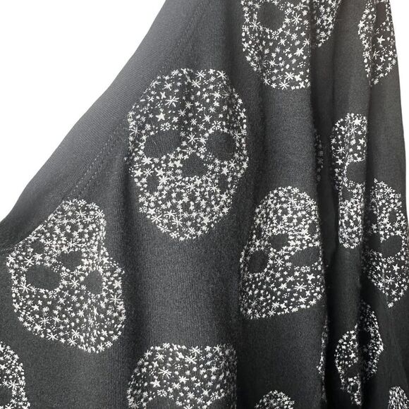 Torrid Skulls Top 1x plus 3/4 sleeve - Picture 4 of 6